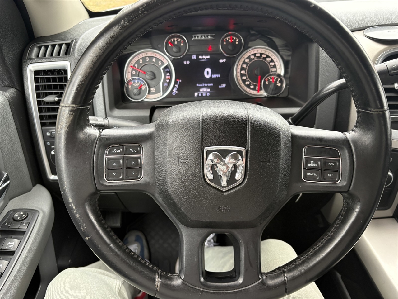 RAM 3500 SLT Crew Cab LWB 4WD DRW 2016