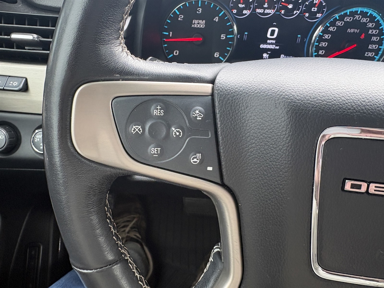 GMC Yukon XL Denali 4WD 2020