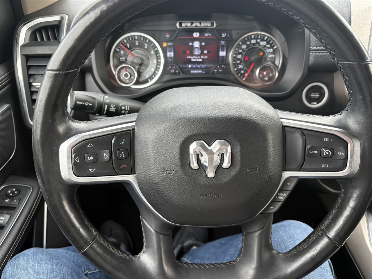 RAM 1500 Laramie Crew Cab SWB 2WD 2019