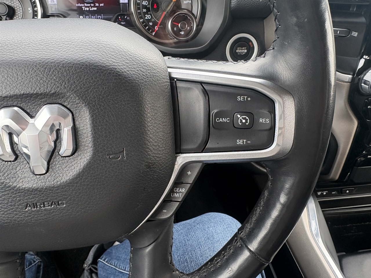 RAM 1500 Laramie Crew Cab SWB 2WD 2019