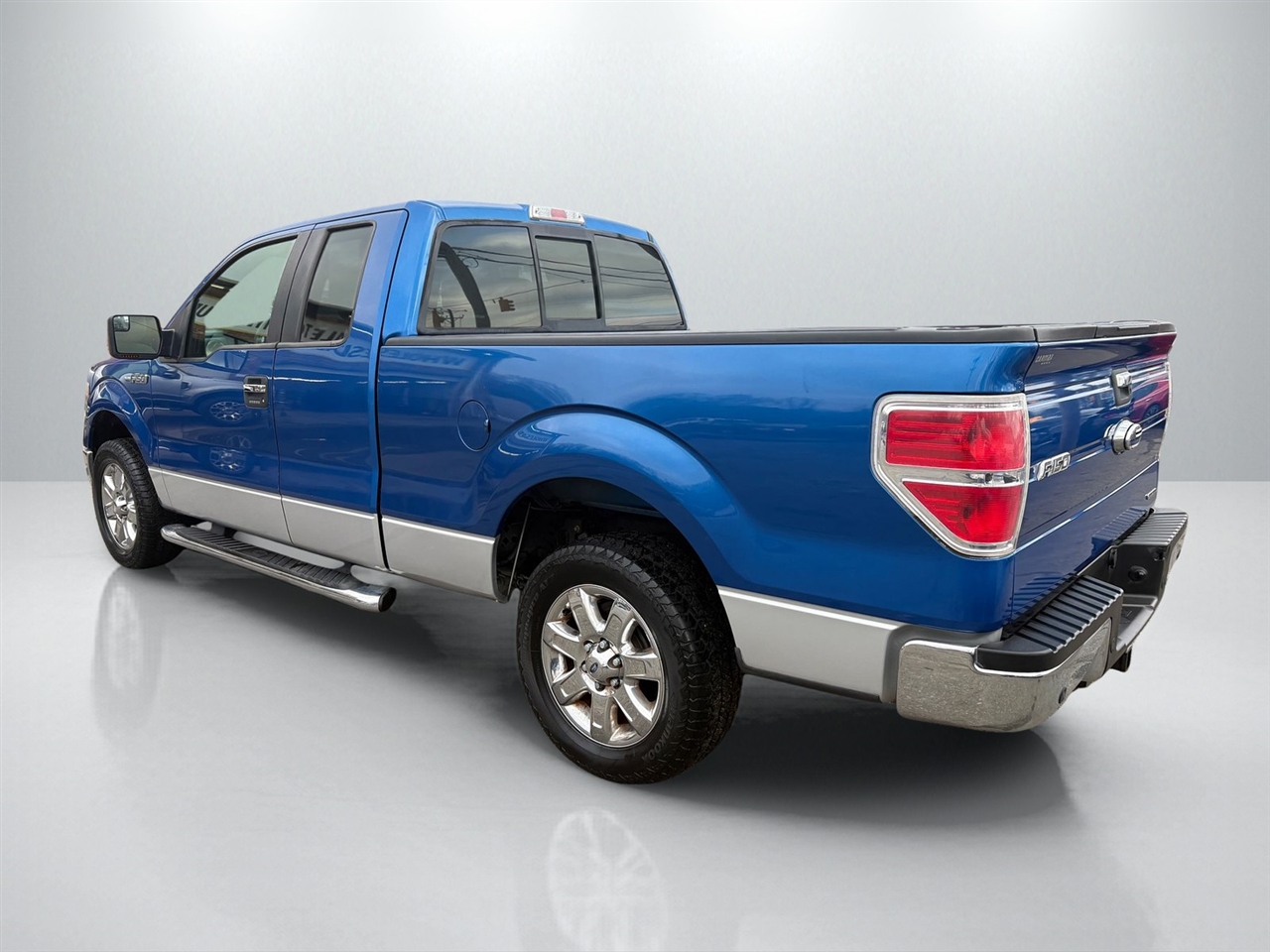 Ford F-150 XL SuperCab 8-ft. Bed 2WD 2013