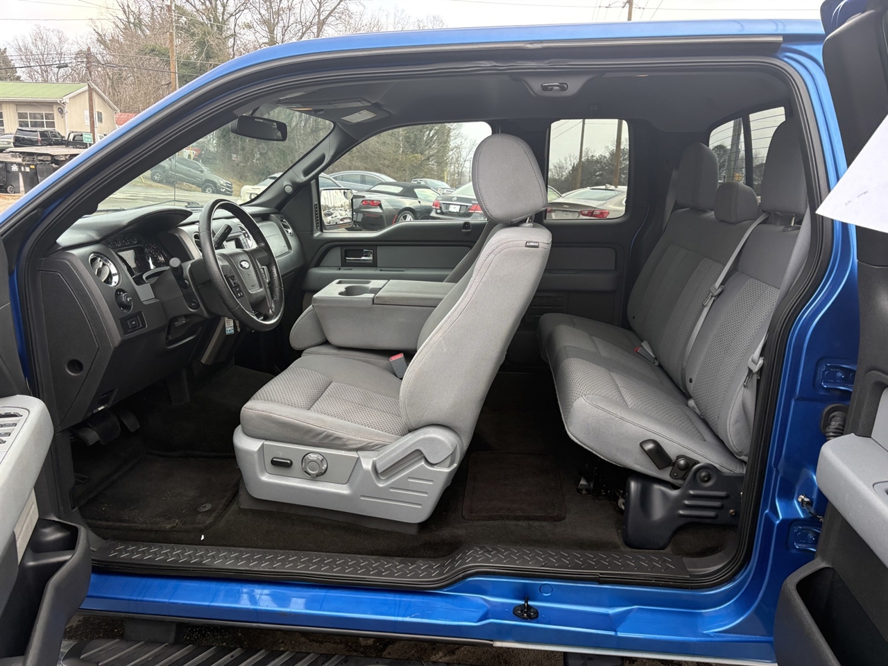 Ford F-150 XL SuperCab 8-ft. Bed 2WD 2013