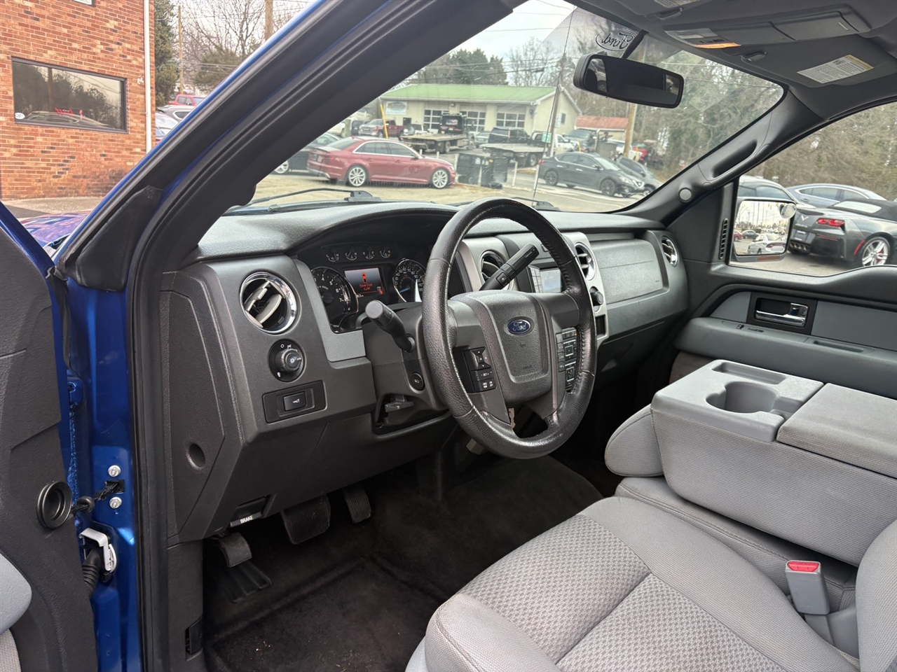 Ford F-150 XL SuperCab 8-ft. Bed 2WD 2013