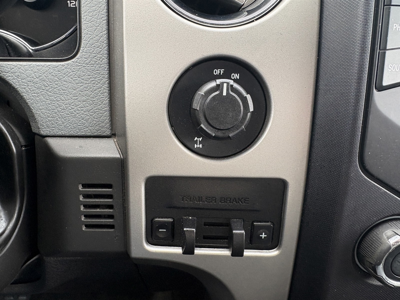 Ford F-150 XL SuperCab 8-ft. Bed 2WD 2013