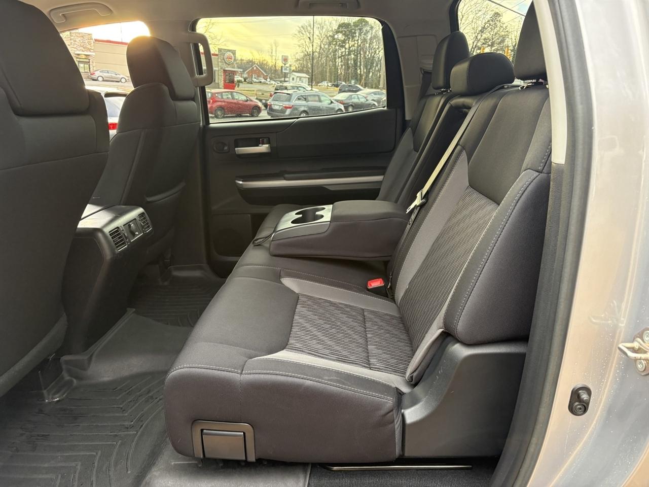 Toyota Tundra SR5 5.7L V8 FFV CrewMax 2WD 2016