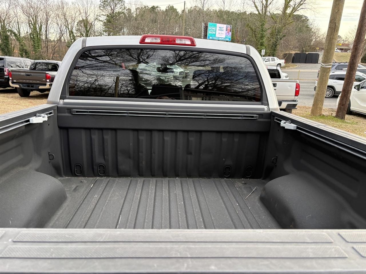 Toyota Tundra SR5 5.7L V8 FFV CrewMax 2WD 2016