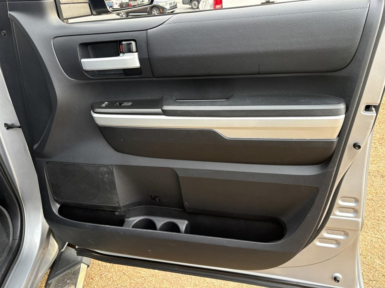 Toyota Tundra SR5 5.7L V8 FFV CrewMax 2WD 2016