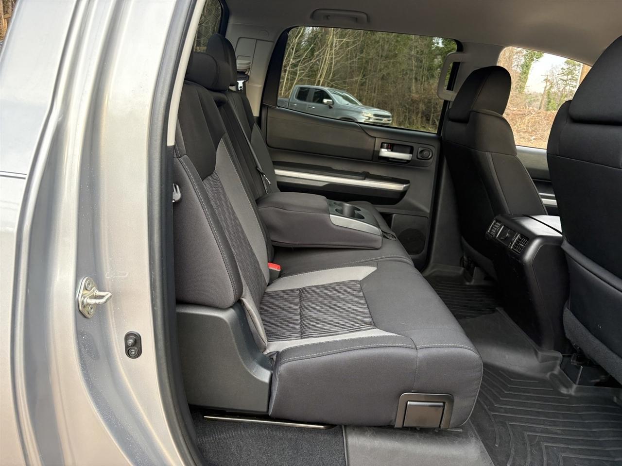 Toyota Tundra SR5 5.7L V8 FFV CrewMax 2WD 2016