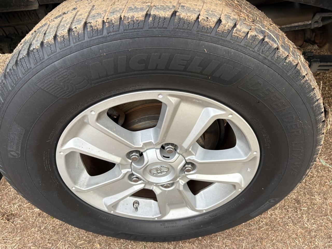 Toyota Tundra SR5 5.7L V8 FFV CrewMax 2WD 2016