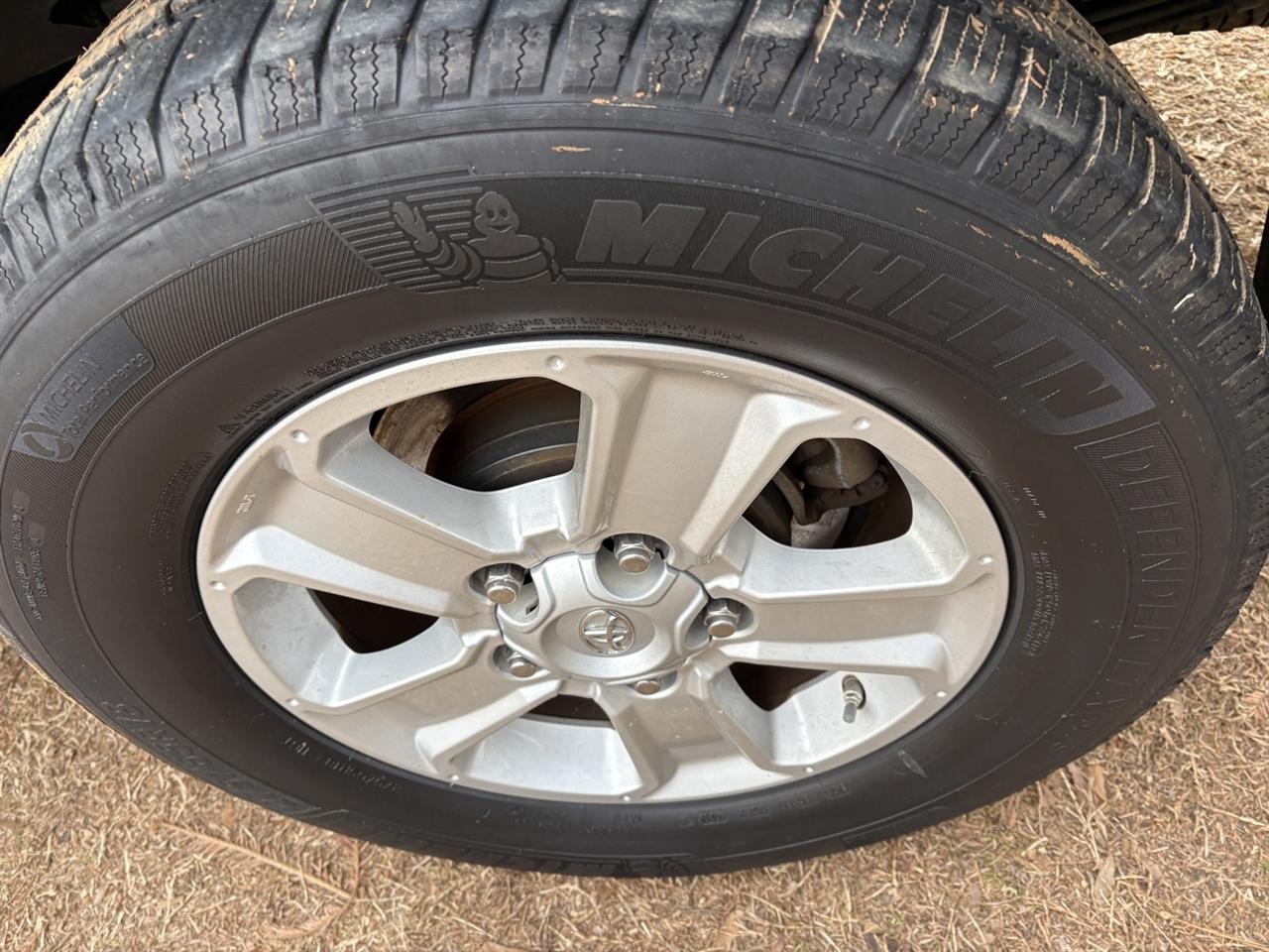 Toyota Tundra SR5 5.7L V8 FFV CrewMax 2WD 2016