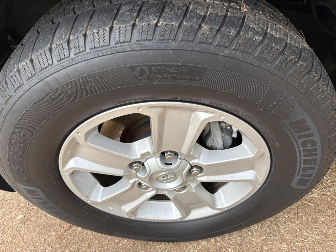 Toyota Tundra SR5 5.7L V8 FFV CrewMax 2WD 2016