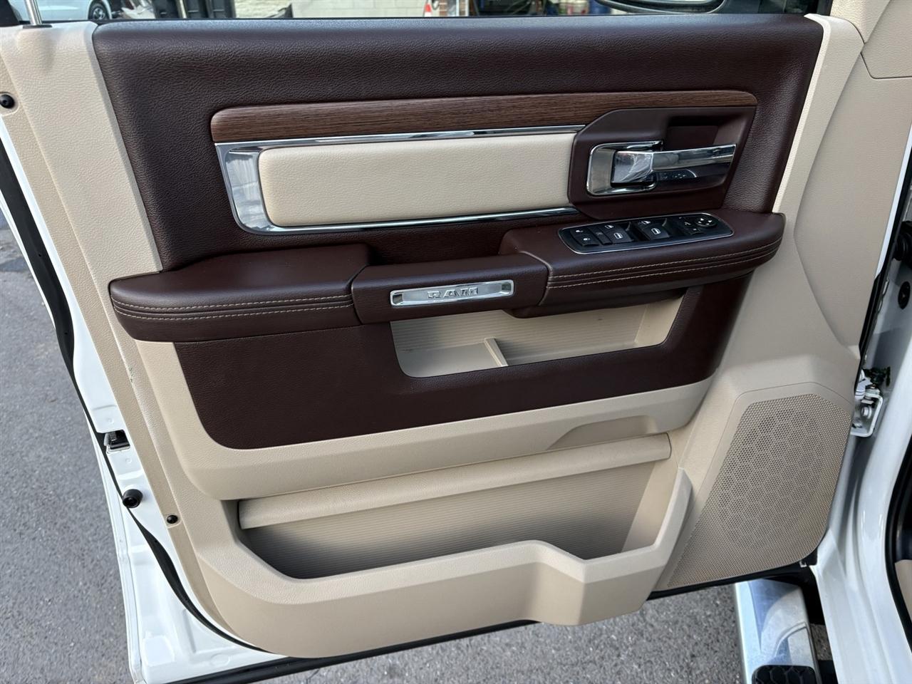 RAM 1500 Laramie Crew Cab SWB 4WD 2016