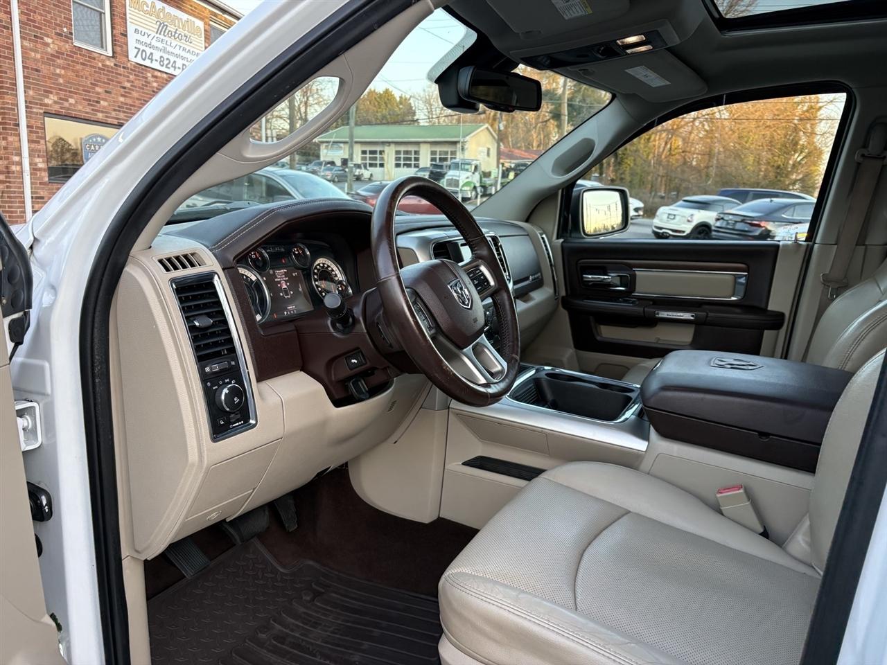 RAM 1500 Laramie Crew Cab SWB 4WD 2016