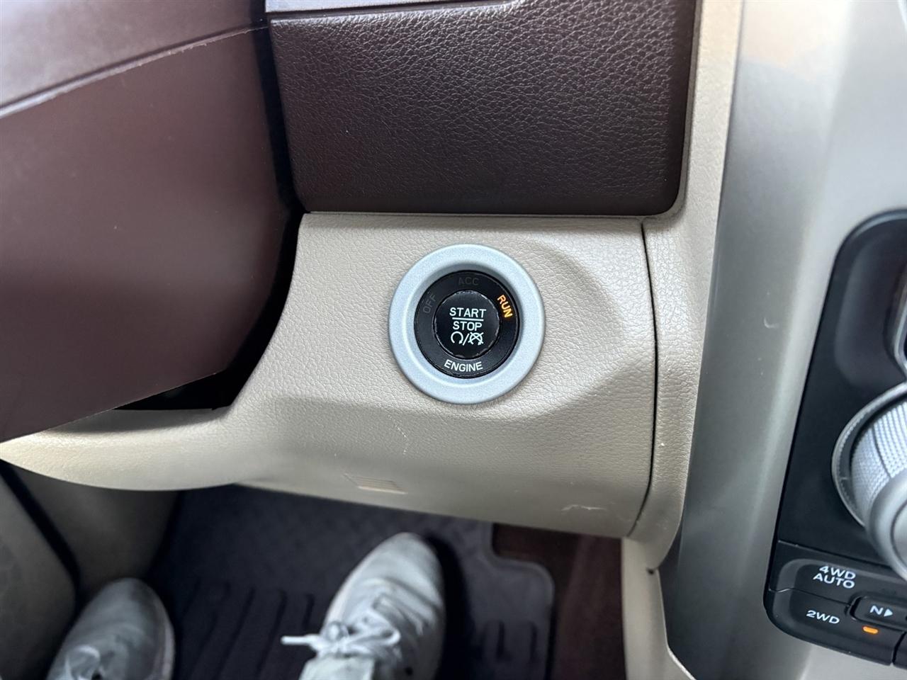 RAM 1500 Laramie Crew Cab SWB 4WD 2016