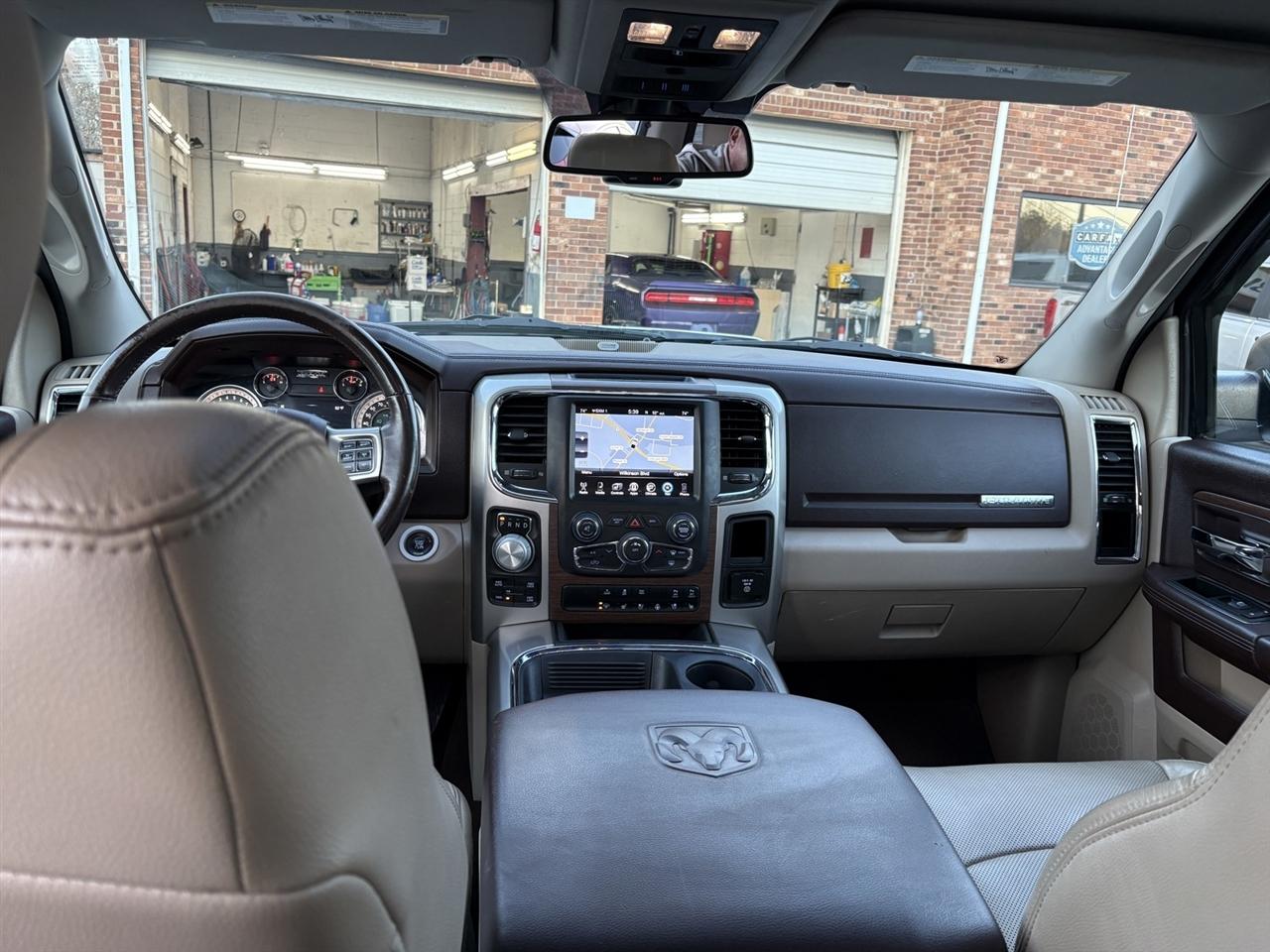 RAM 1500 Laramie Crew Cab SWB 4WD 2016