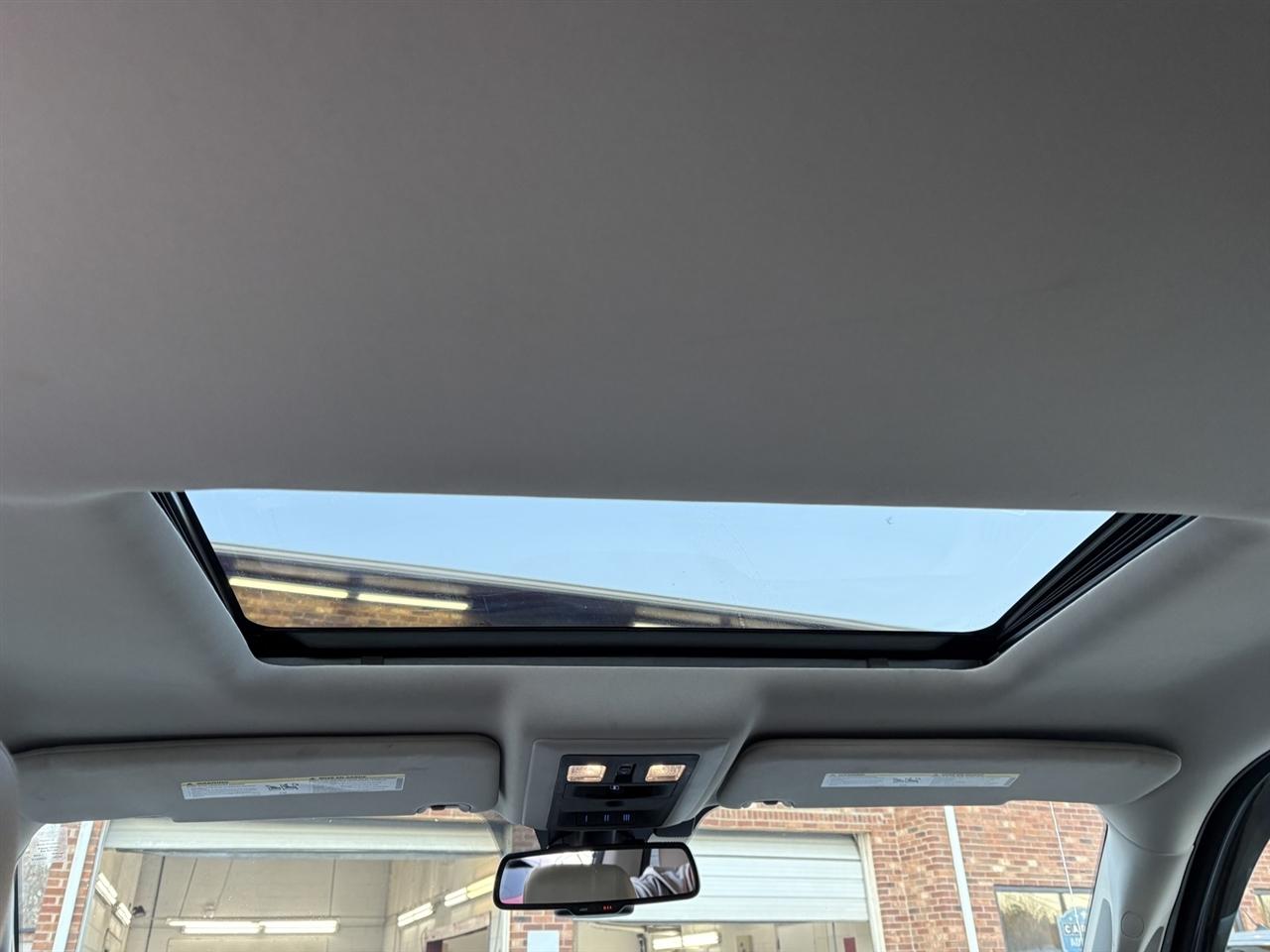 RAM 1500 Laramie Crew Cab SWB 4WD 2016