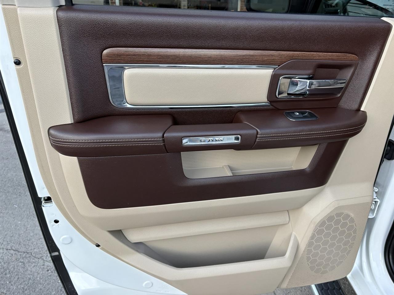 RAM 1500 Laramie Crew Cab SWB 4WD 2016