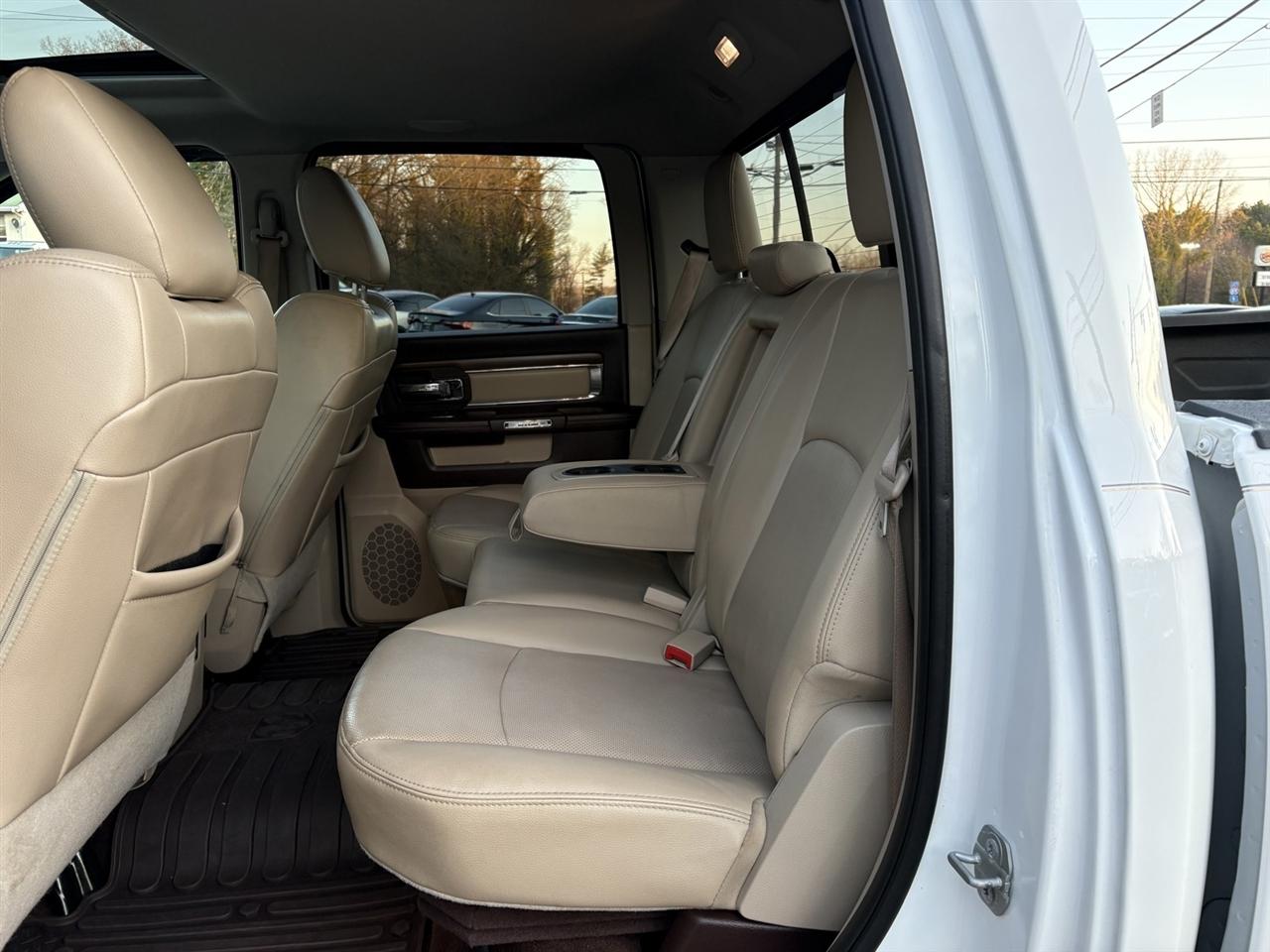 RAM 1500 Laramie Crew Cab SWB 4WD 2016