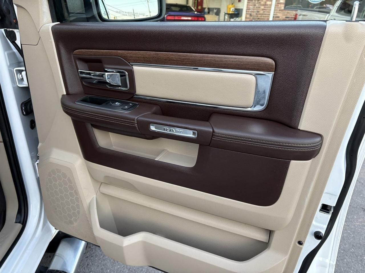 RAM 1500 Laramie Crew Cab SWB 4WD 2016