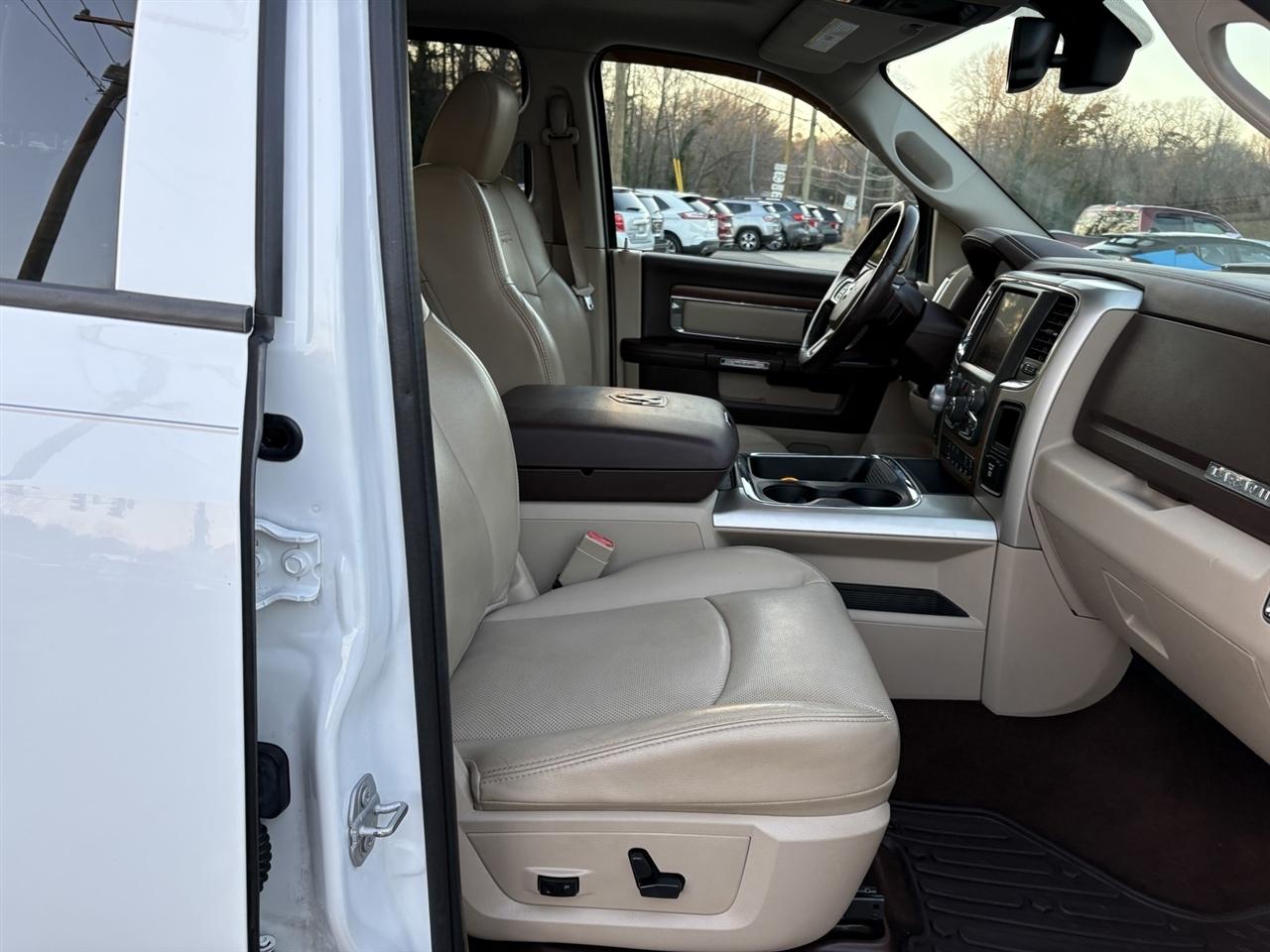 RAM 1500 Laramie Crew Cab SWB 4WD 2016