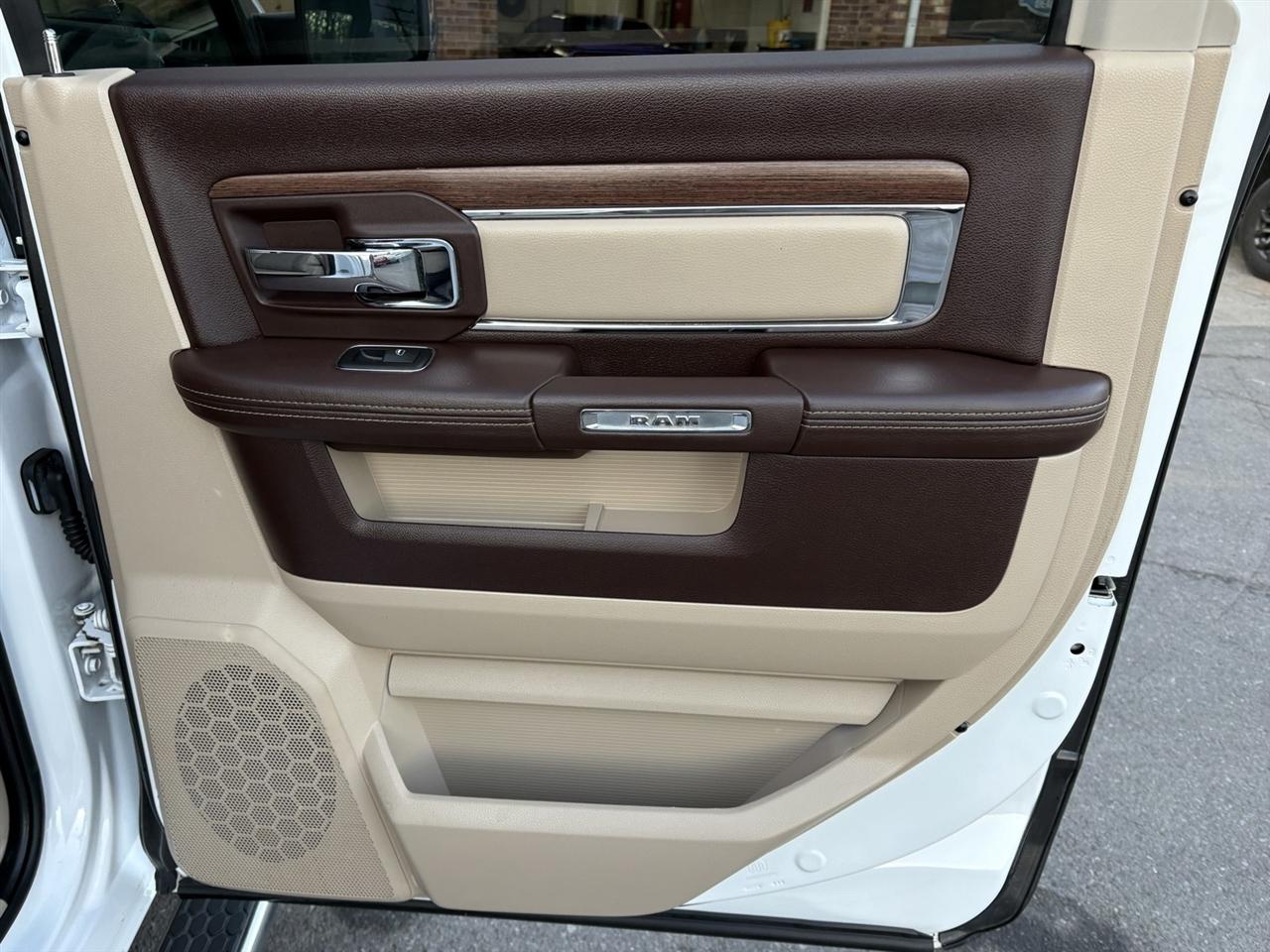 RAM 1500 Laramie Crew Cab SWB 4WD 2016