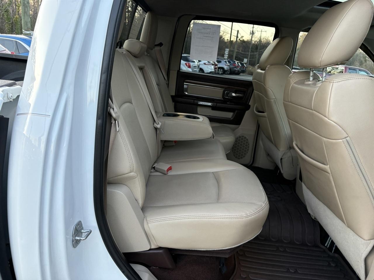 RAM 1500 Laramie Crew Cab SWB 4WD 2016