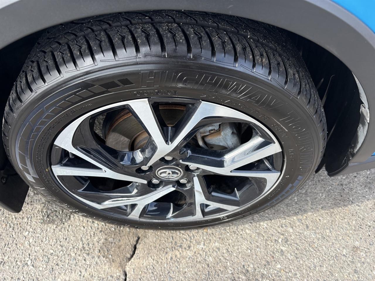 Toyota C-HR XLE 2019