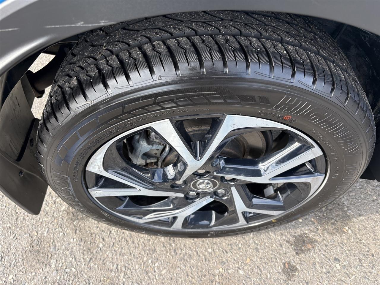 Toyota C-HR XLE 2019