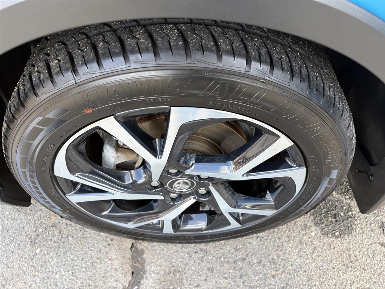 Toyota C-HR XLE 2019