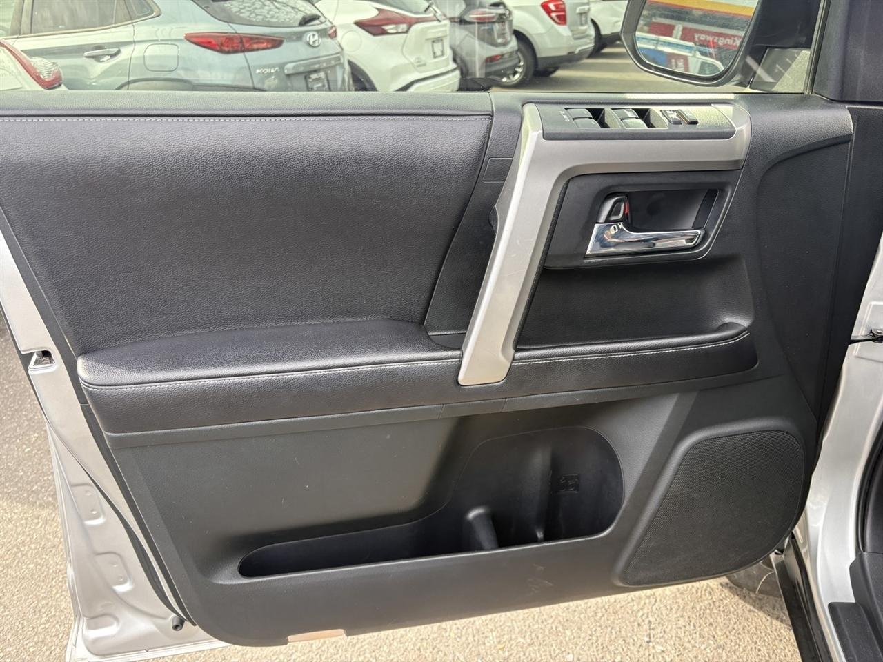 Toyota 4Runner SR5 4WD 2016