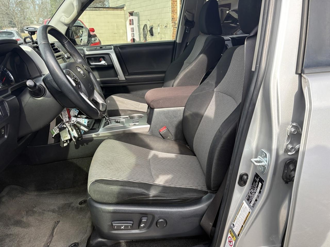 Toyota 4Runner SR5 4WD 2016