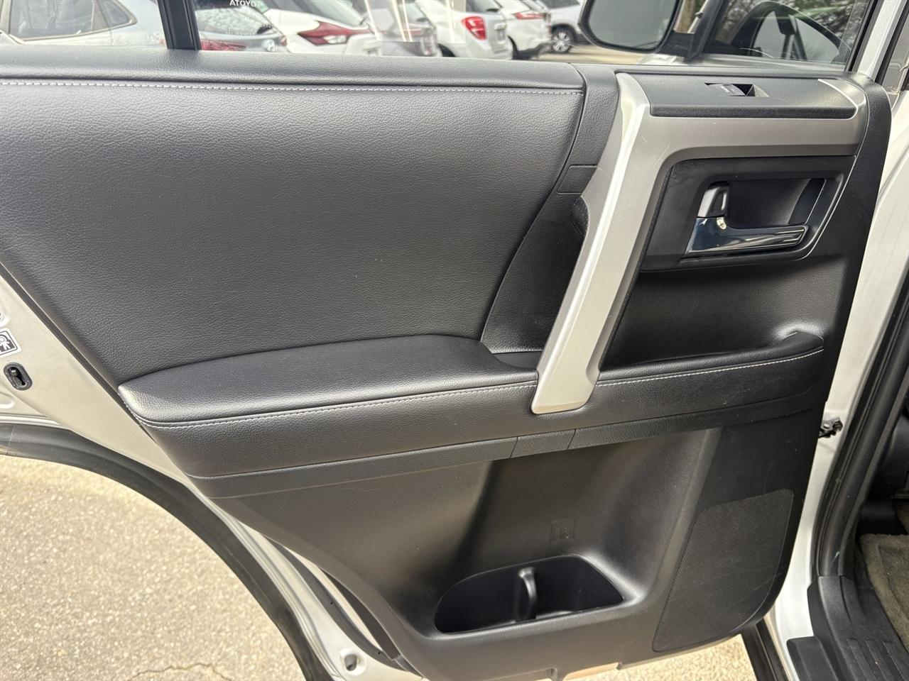 Toyota 4Runner SR5 4WD 2016