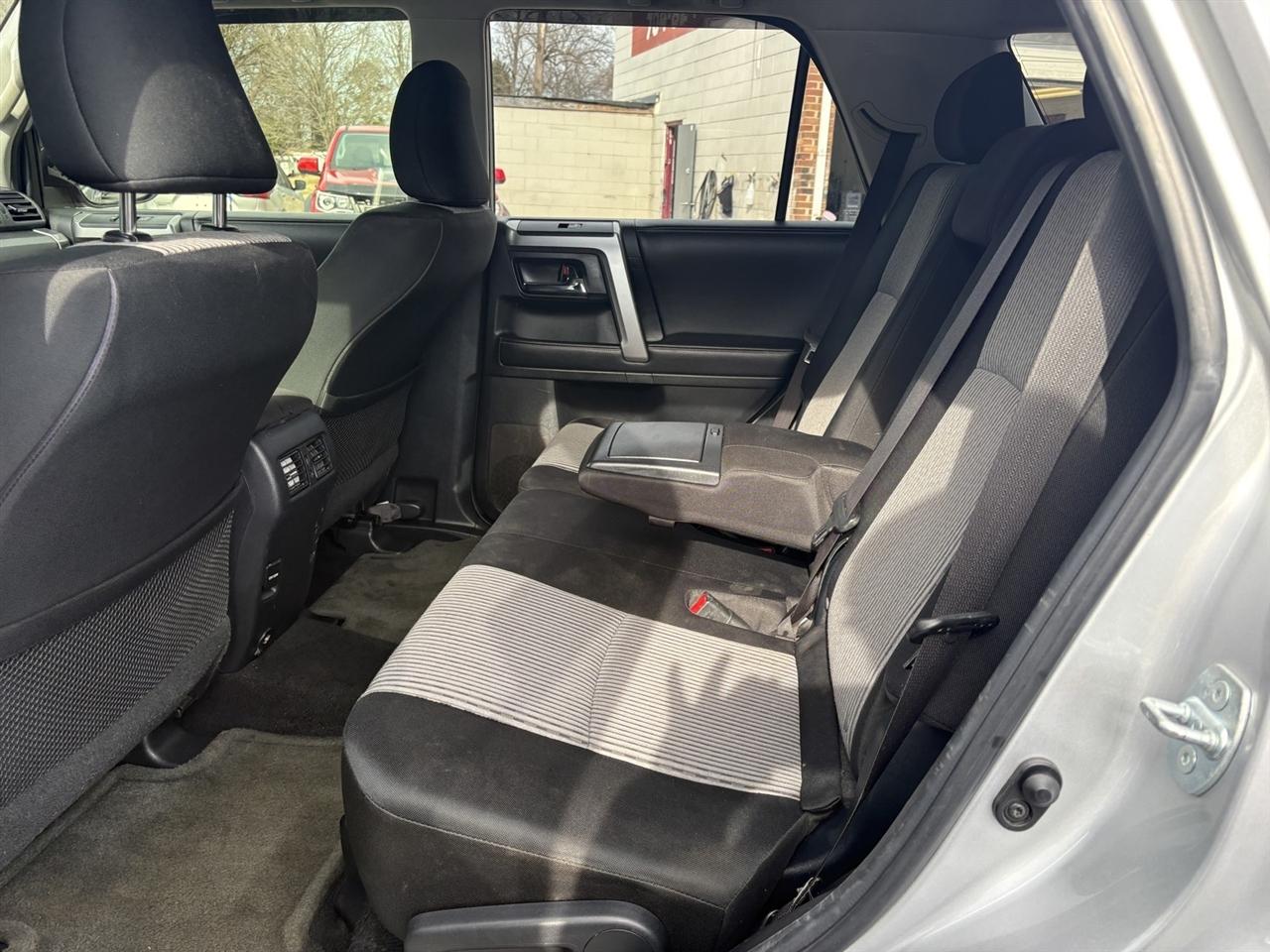 Toyota 4Runner SR5 4WD 2016