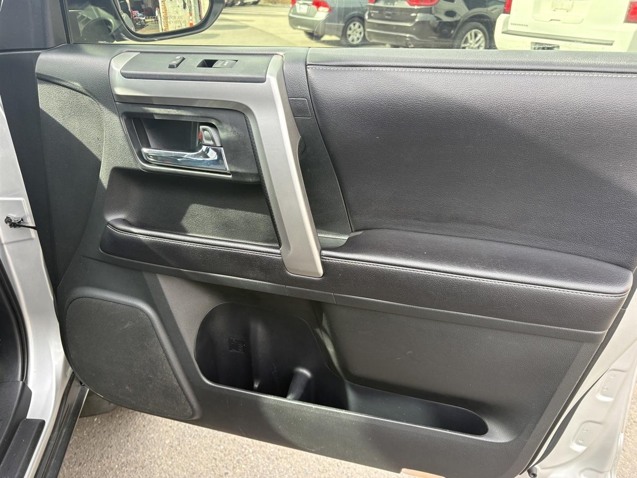 Toyota 4Runner SR5 4WD 2016