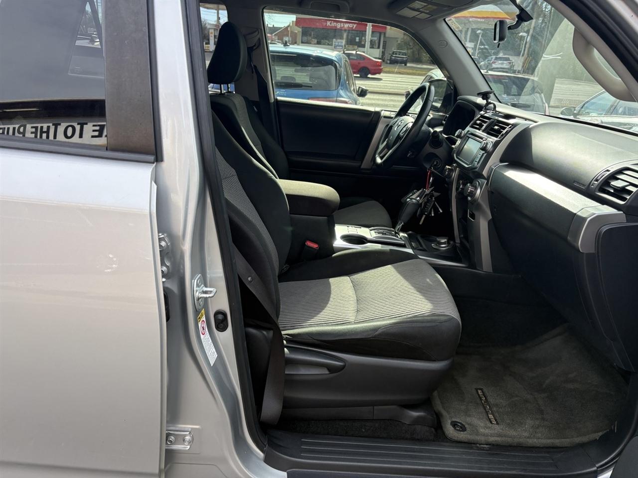 Toyota 4Runner SR5 4WD 2016