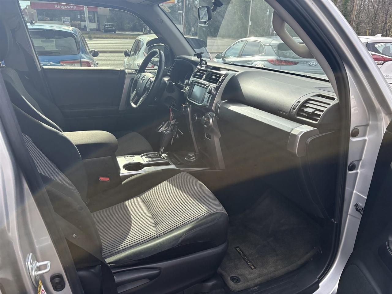 Toyota 4Runner SR5 4WD 2016