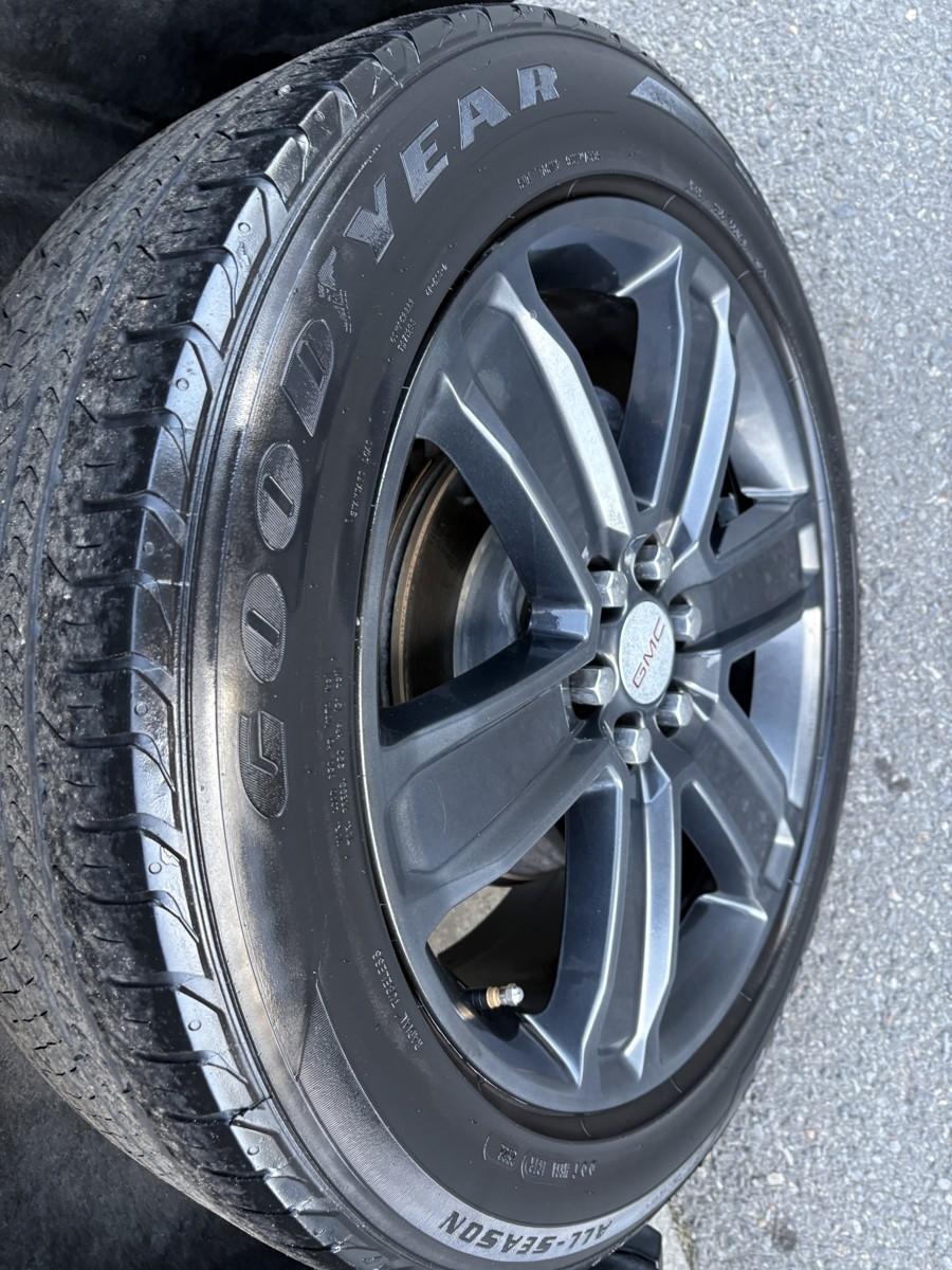 GMC Acadia Denali 2019