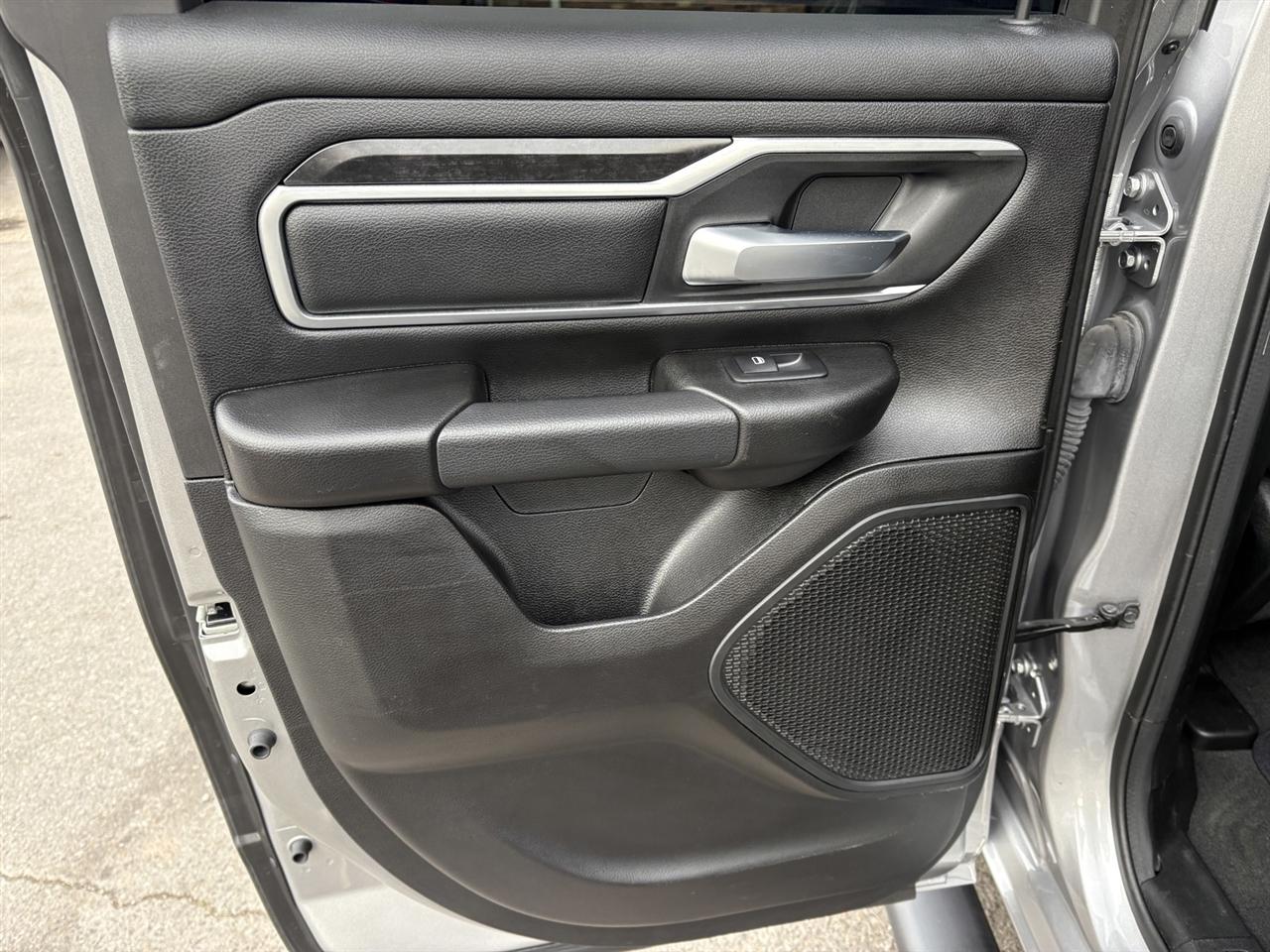 RAM 1500 Big Horn Quad Cab 4WD 2022