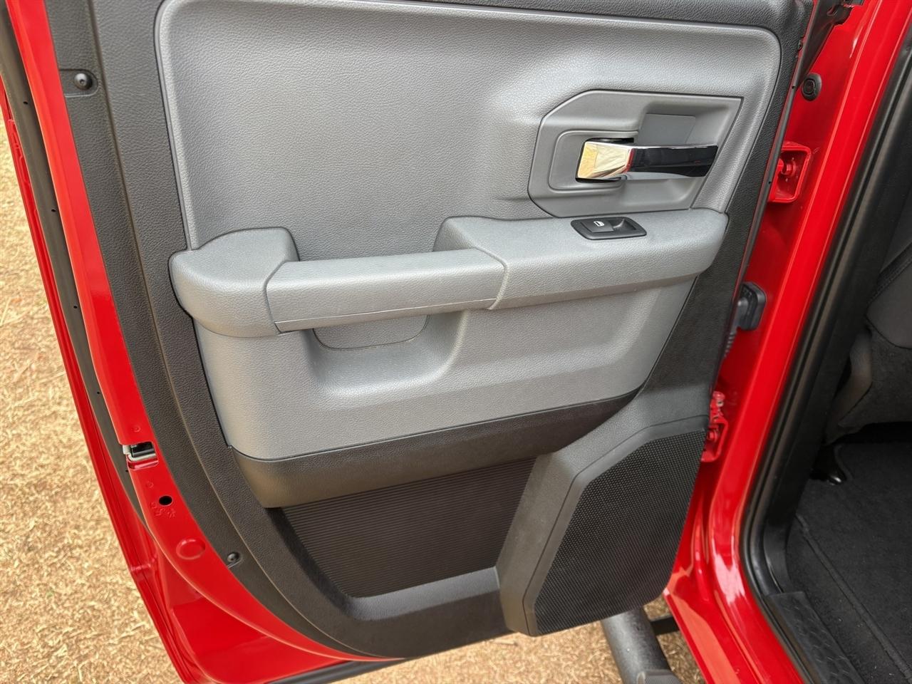 RAM 1500 Classic Tradesman Quad Cab 4WD 2020