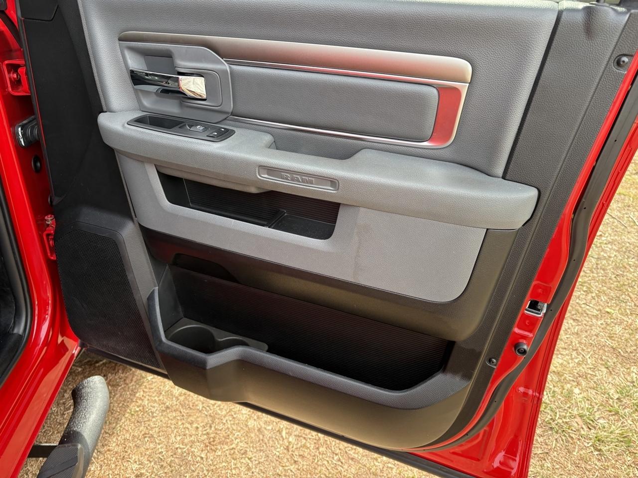 RAM 1500 Classic Tradesman Quad Cab 4WD 2020