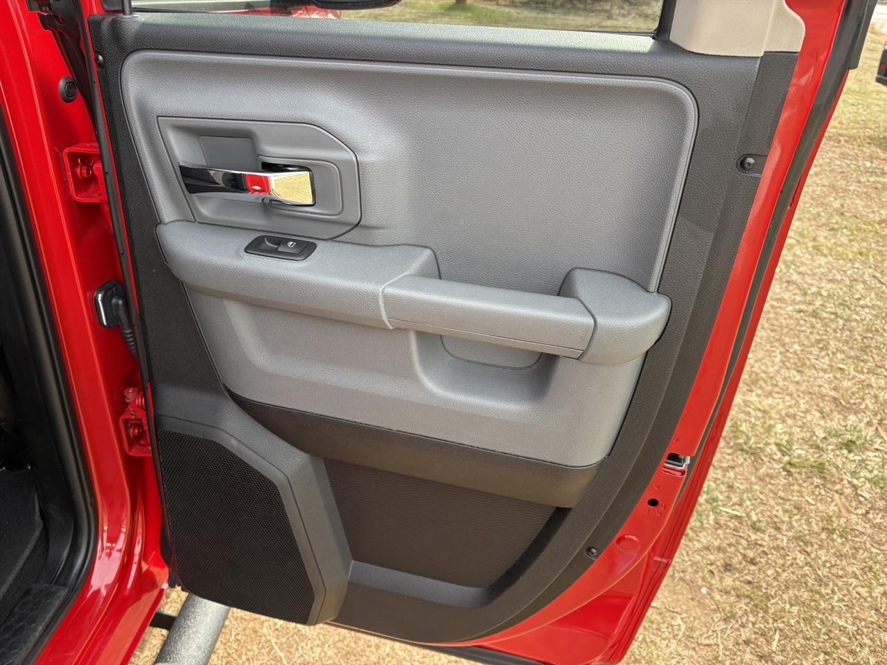 RAM 1500 Classic Tradesman Quad Cab 4WD 2020