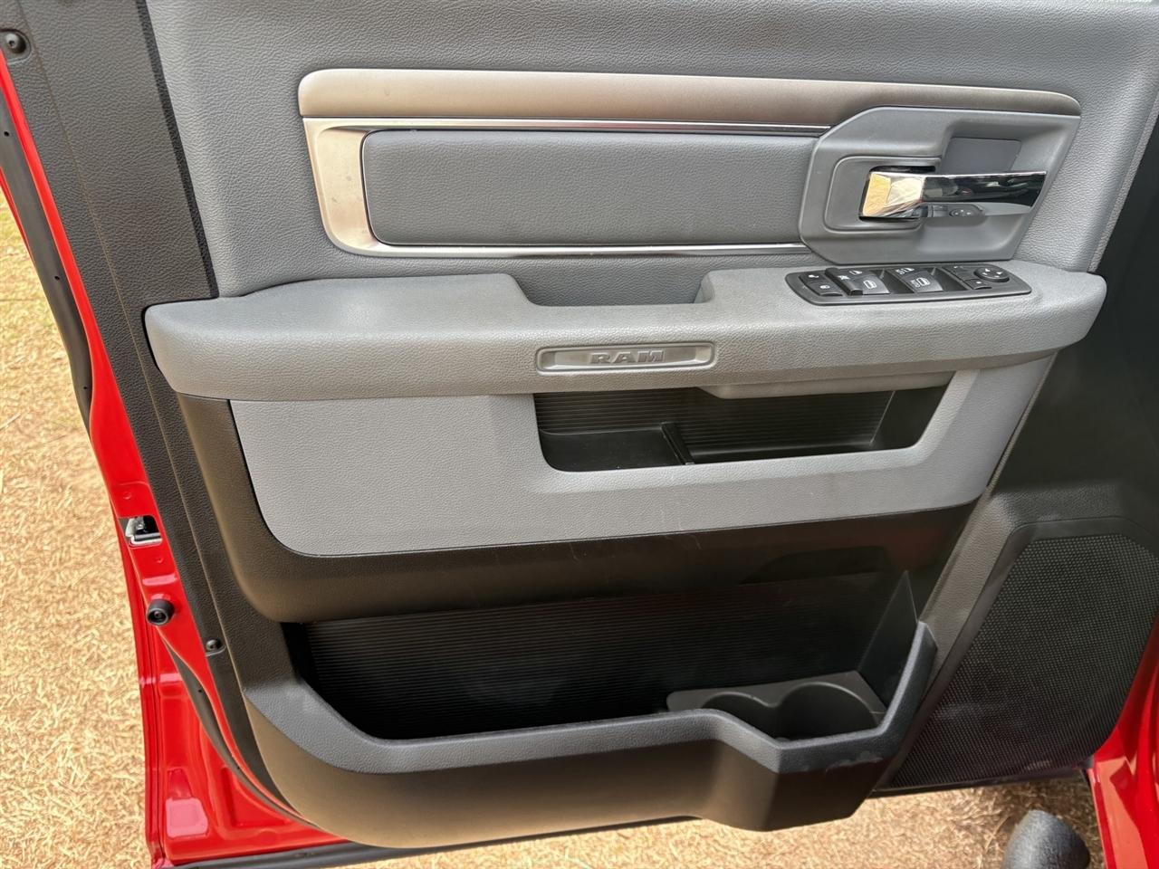 RAM 1500 Classic Warlock 4x4 Quad Cab 6'4" Box 2020