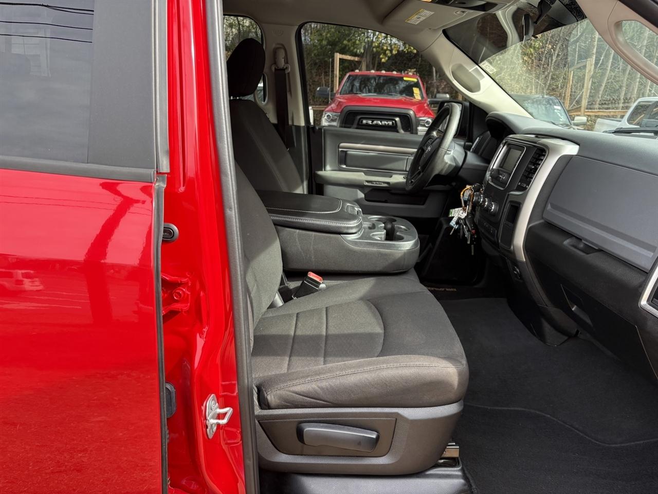 RAM 1500 Classic Warlock 4x4 Quad Cab 6'4" Box 2020