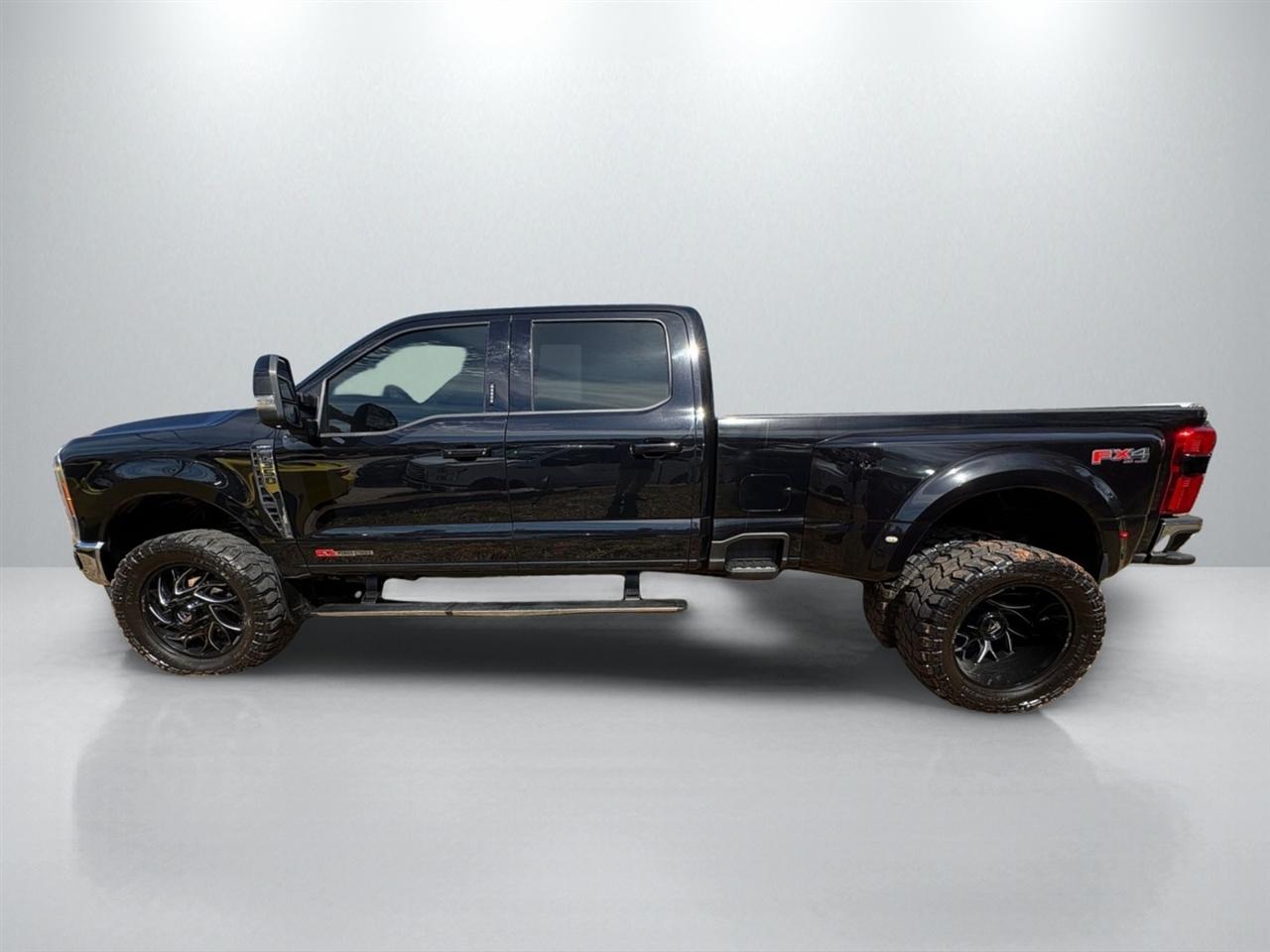 Ford F-350 SD Lariat Crew Cab LWB DRW 4WD 2023