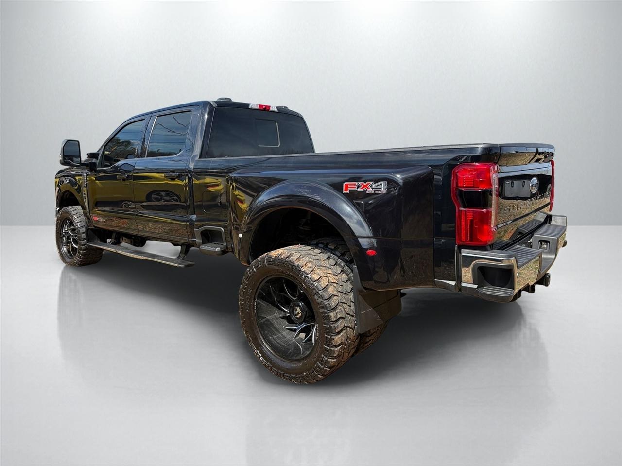 Ford F-350 SD Lariat Crew Cab LWB DRW 4WD 2023