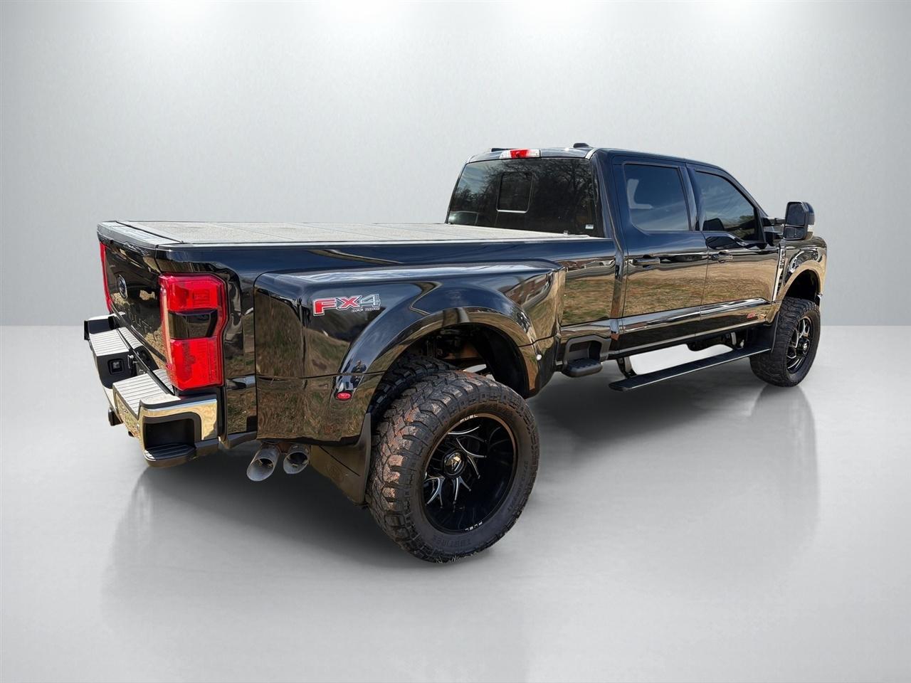 Ford F-350 SD Lariat Crew Cab LWB DRW 4WD 2023