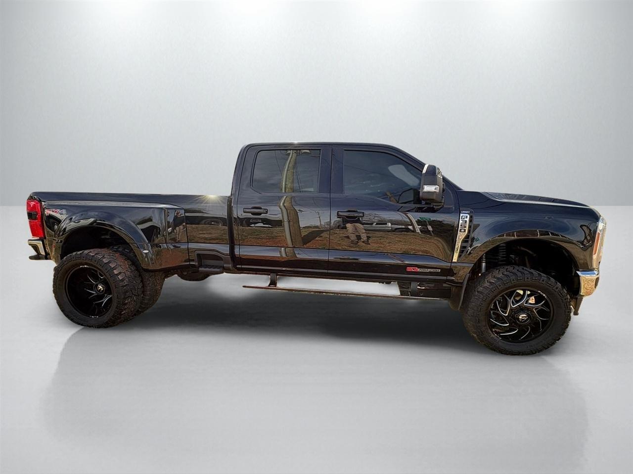 Ford F-350 SD Lariat Crew Cab LWB DRW 4WD 2023