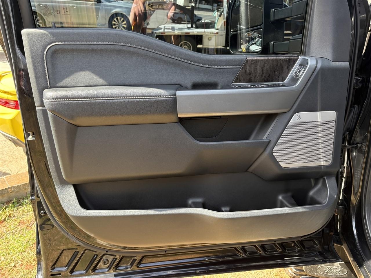 Ford F-350 SD Lariat Crew Cab LWB DRW 4WD 2023