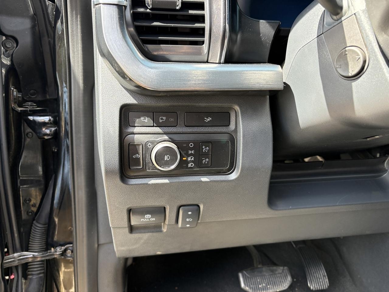 Ford F-350 SD Lariat Crew Cab LWB DRW 4WD 2023