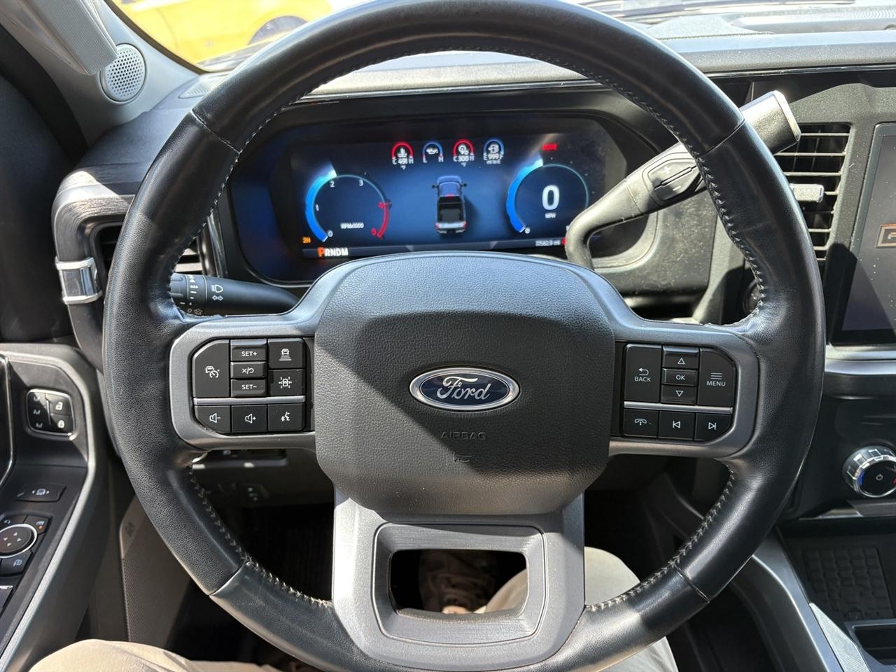 Ford F-350 SD Lariat Crew Cab LWB DRW 4WD 2023